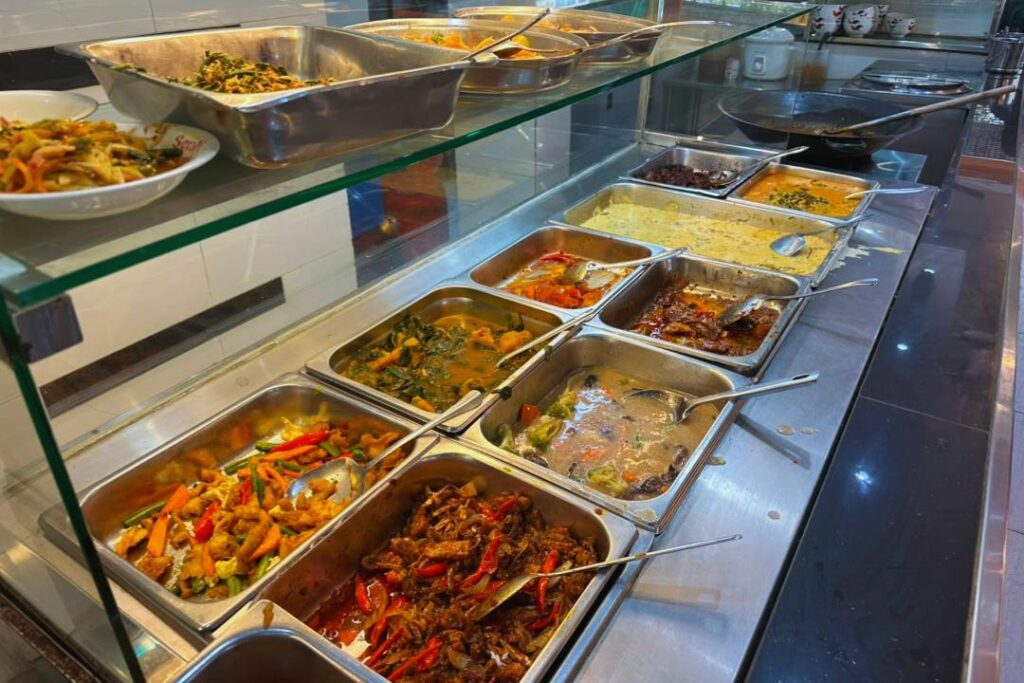 10 Kedai Makan Popular di Kuching